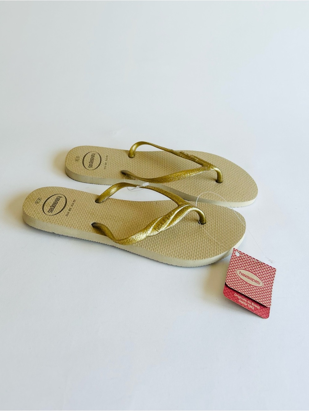 New Havaianas Beige Gold Rubber Flip Flops Sandals size 9